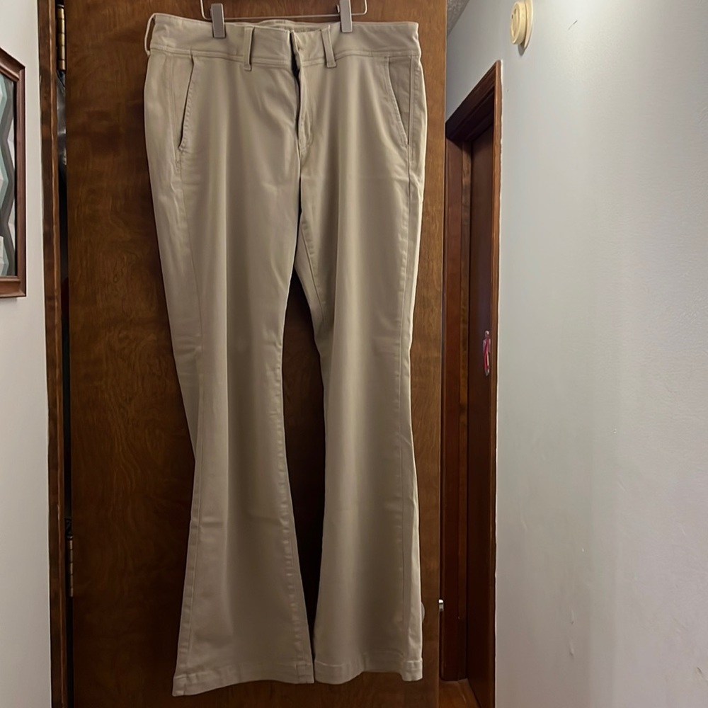 American Eagle Womens Kickboot Jegging Pants Khaki Super Stretch Boot Cut 14.